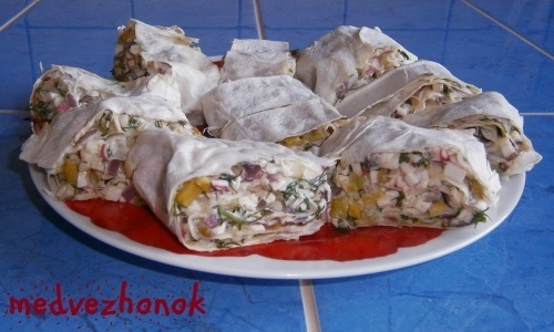 Рулетики из лаваша с авокадо